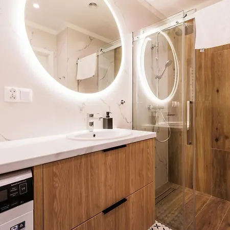 Kollataja Spacious Modern - By Upstairs