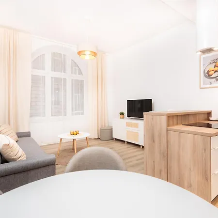 公寓 Kollataja Spacious Modern - By Upstairs