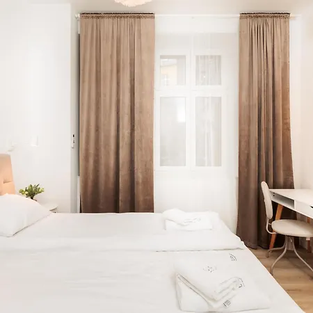 Kollataja Spacious Modern - By Upstairs