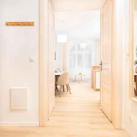 Kollataja Spacious Modern - By Upstairs Krakow