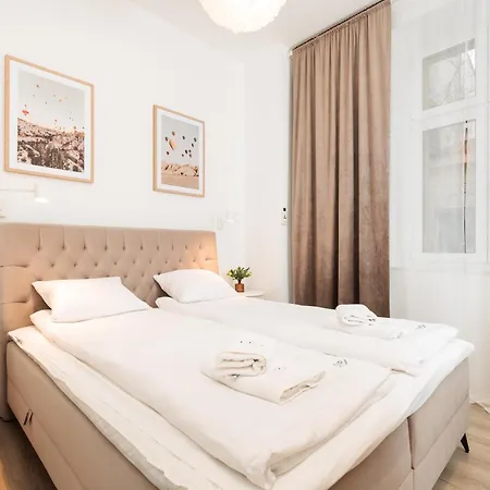 Kollataja Spacious Modern - By Upstairs Daire Krakow