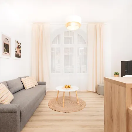 Kollataja Spacious Modern - By Upstairs Daire Krakow
