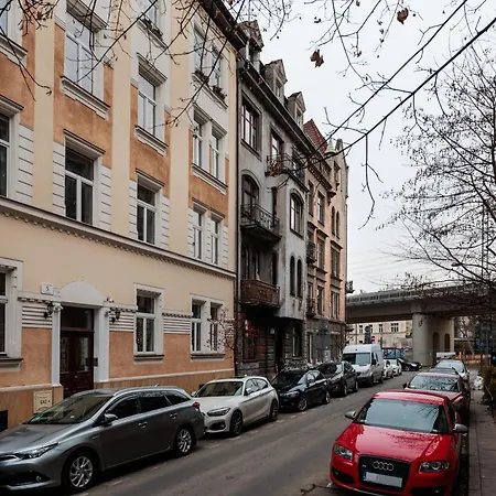 Kollataja Spacious Modern - By Upstairs Apartment *