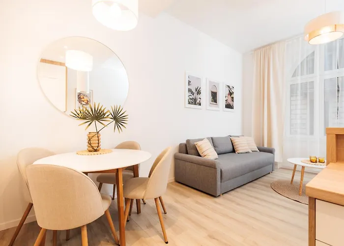 Kollataja Spacious Modern - By Upstairs *