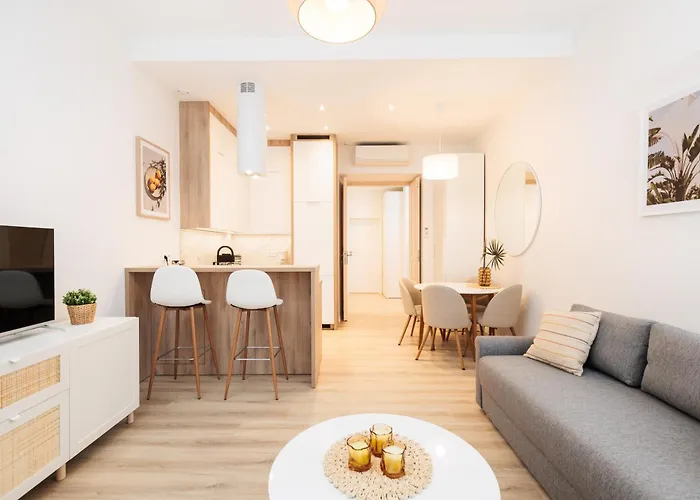 Kollataja Spacious Modern - By Upstairs