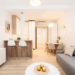 Kołłątaja Spacious Modern - By Upstairs