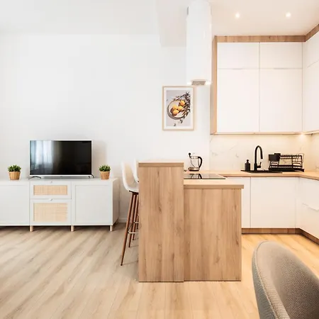 Kollataja Spacious Modern - By Upstairs Apartamento