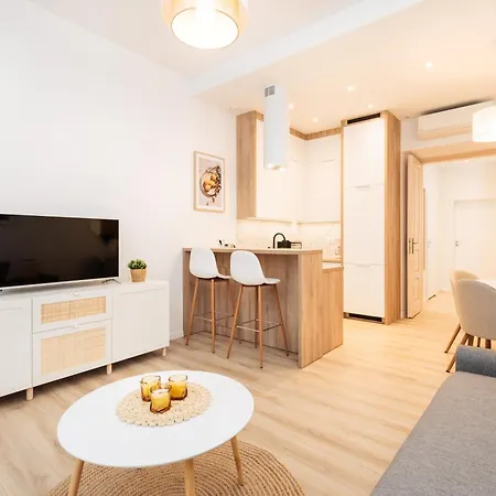 Kollataja Spacious Modern - By Upstairs Kraków